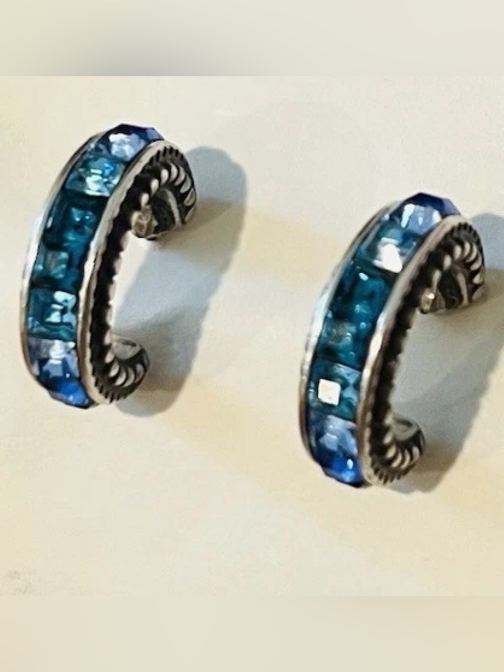 🦋💎 BRIGHTON BLUE SPECTRUM  SWAROVSKI CRYSTAL TOPAZ SLVR Earrings MINT CONDITION! - Picture 5 of 10